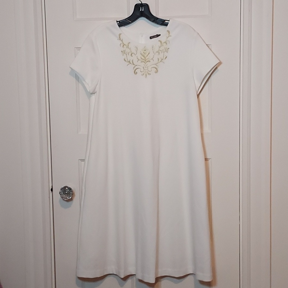 McLaughlin Embrodered Swing Dress In White/Gold